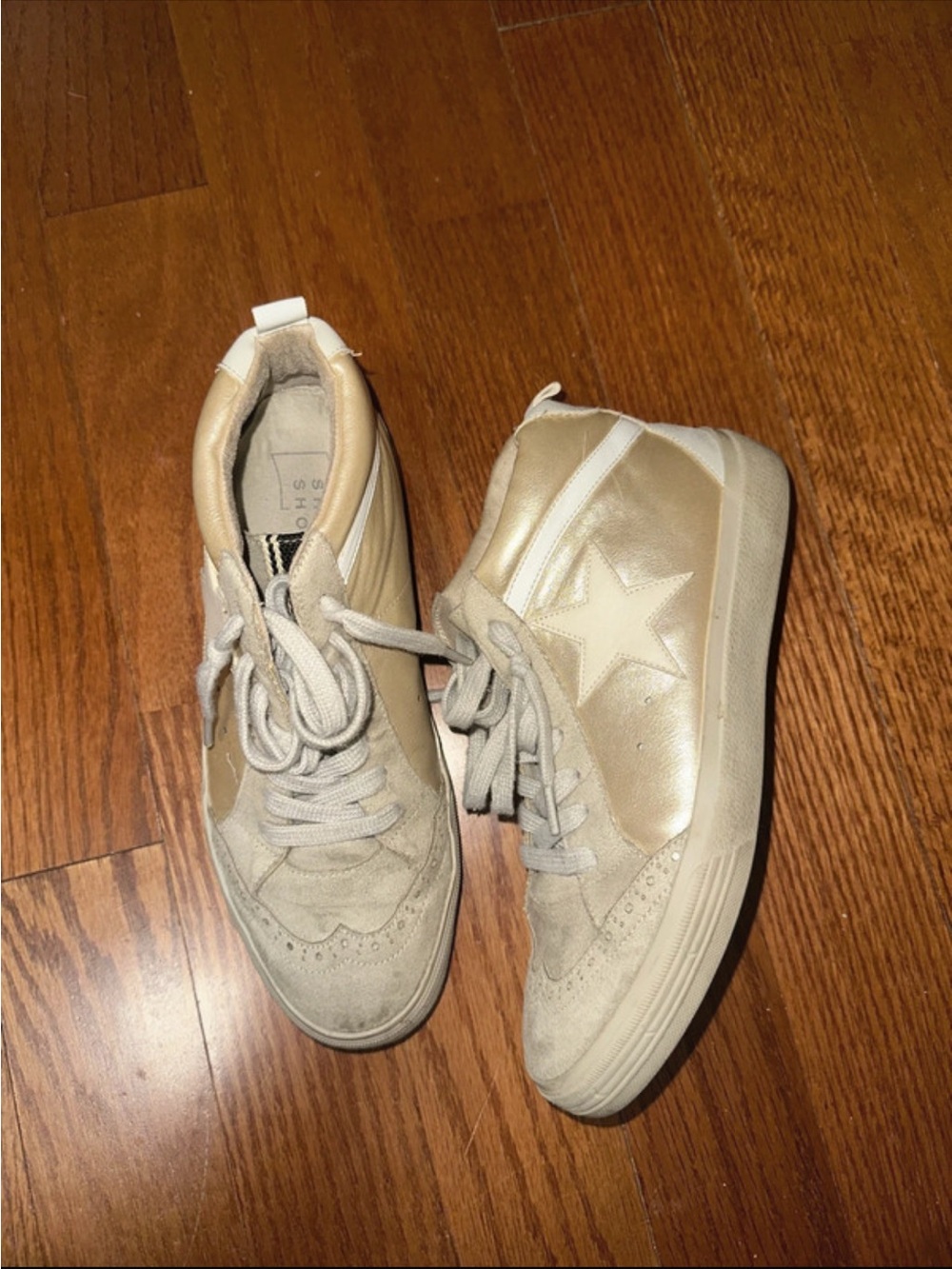 ShuShop Beige High-Top Star Accent Sneakers size 7